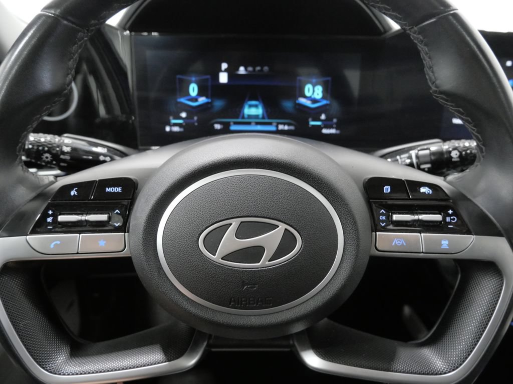 Used 2025 Hyundai Elantra Limited FWD image 17