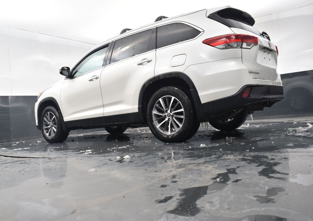 Used 2019 Toyota Highlander XLE image 25