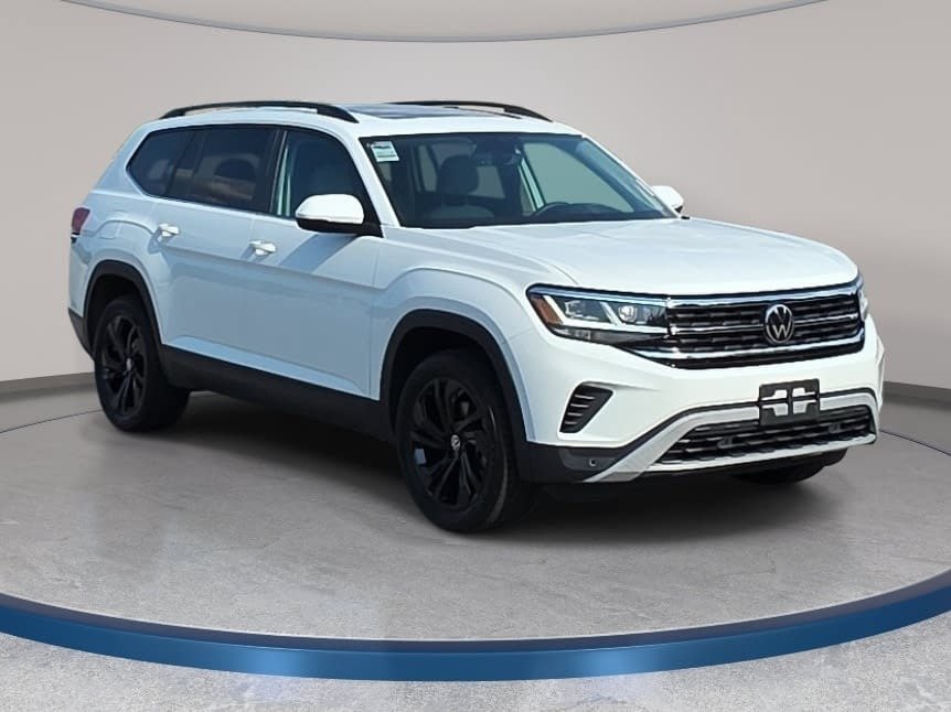 Used 2023 Volkswagen Atlas SE w/ Panoramic Sunroof Package AWD/4WD image 3