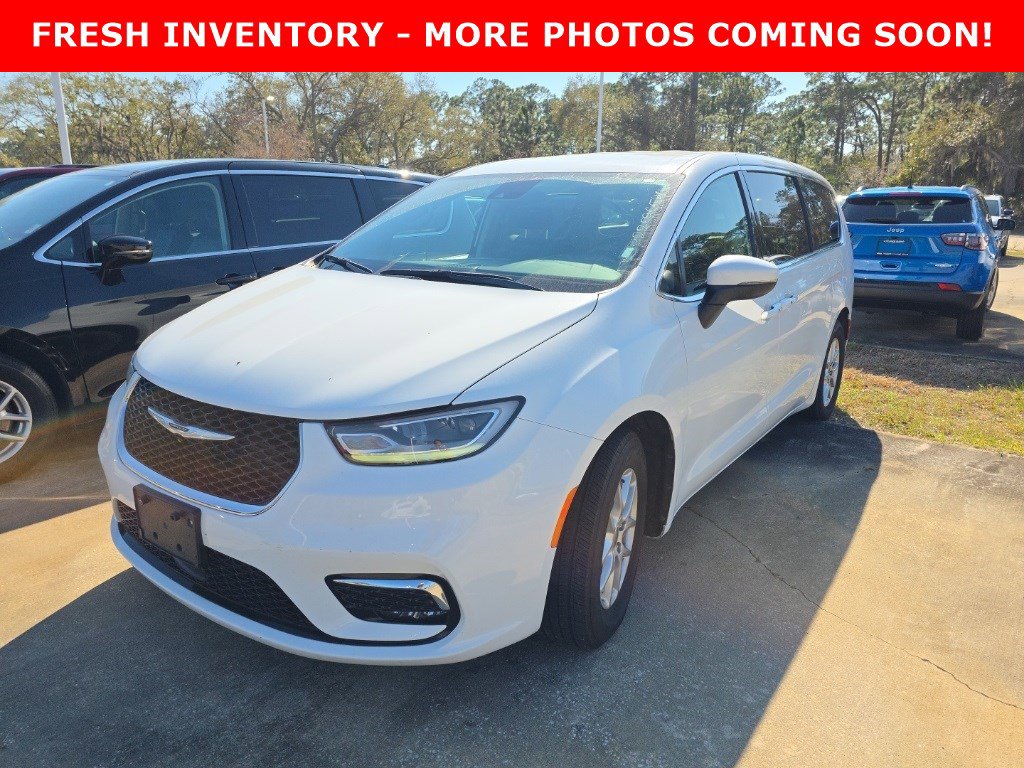 Certified 2023 Chrysler Pacifica Touring-L image 1