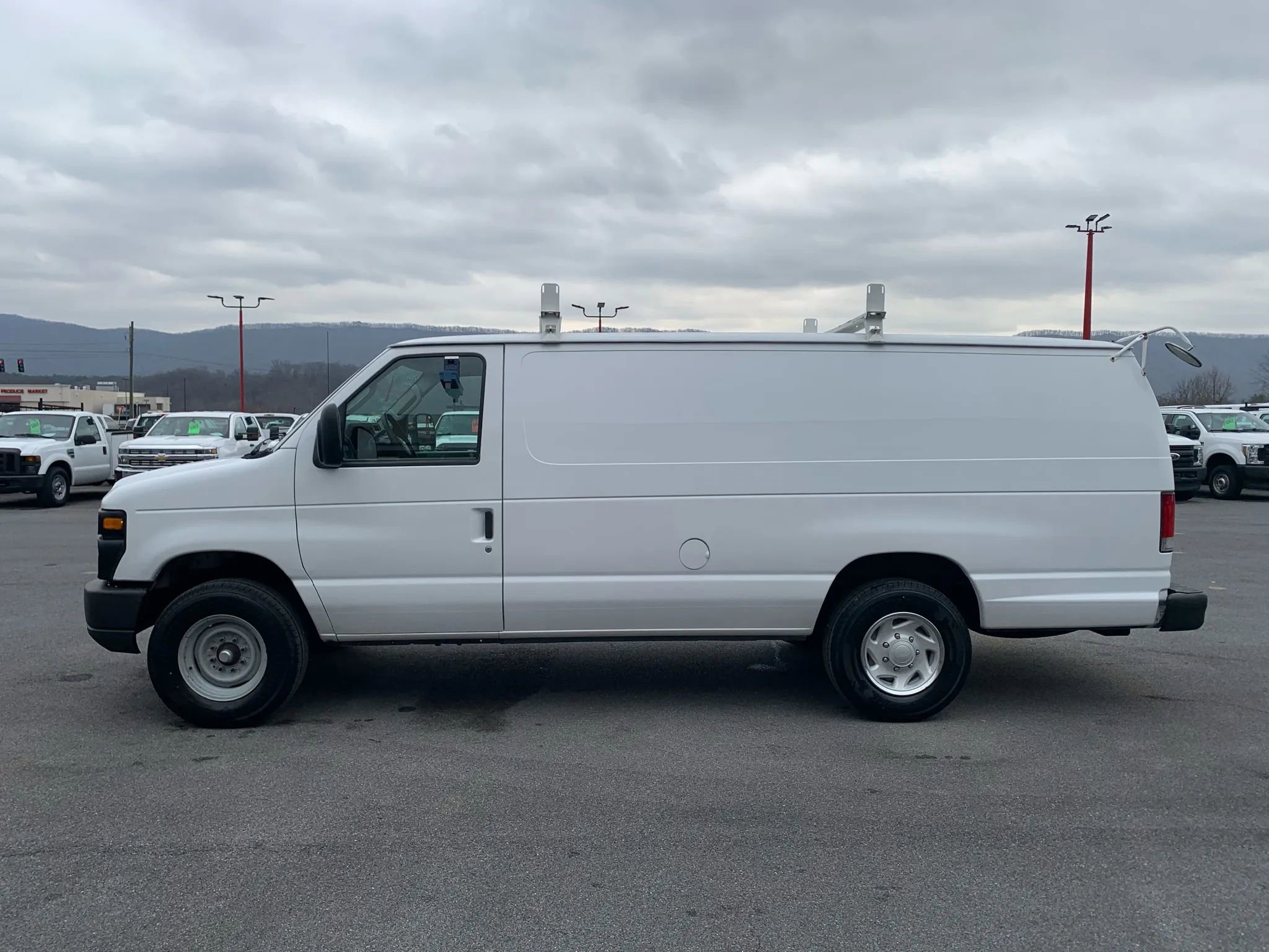 Used 2014 Ford E-350 and Econoline 350 Extended Super Duty w/ Insulation Package image 5