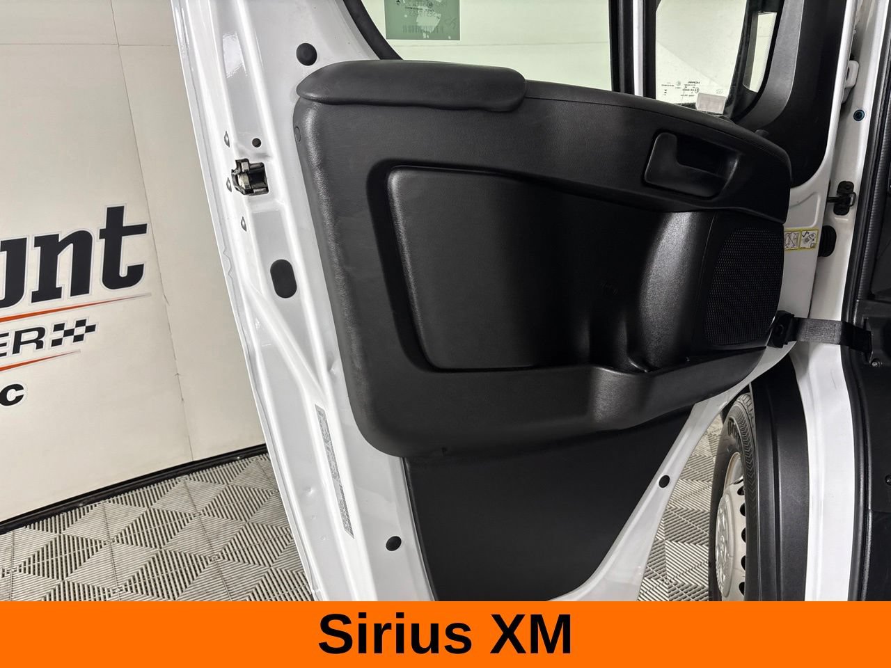 Used 2025 RAM ProMaster 2500 w/ Convenience Group FWD image 10