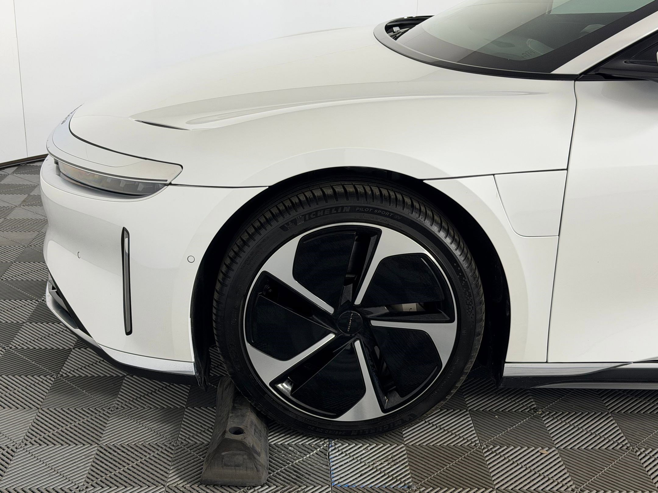 Used 2023 Lucid Air Touring image 9