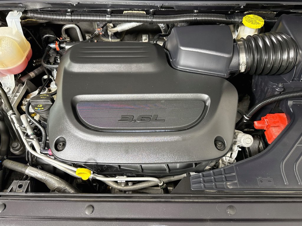 Used 2024 Chrysler Pacifica Touring-L FWD image 35