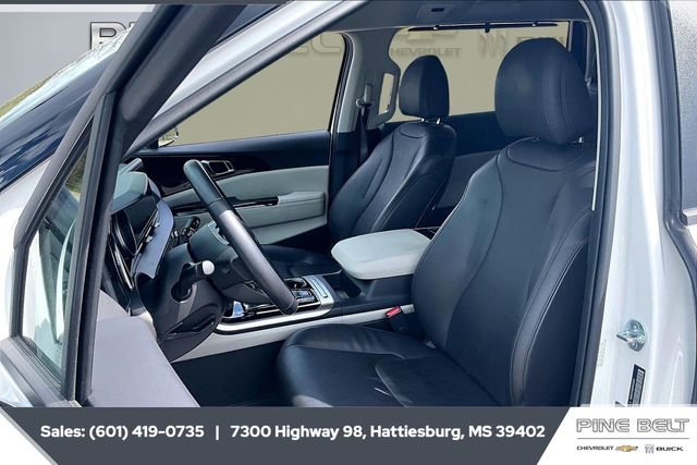 Used 2024 Kia Carnival EX image 18