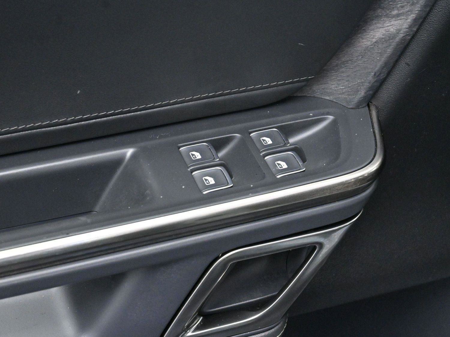 Used 2022 Rivian R1T Adventure image 10