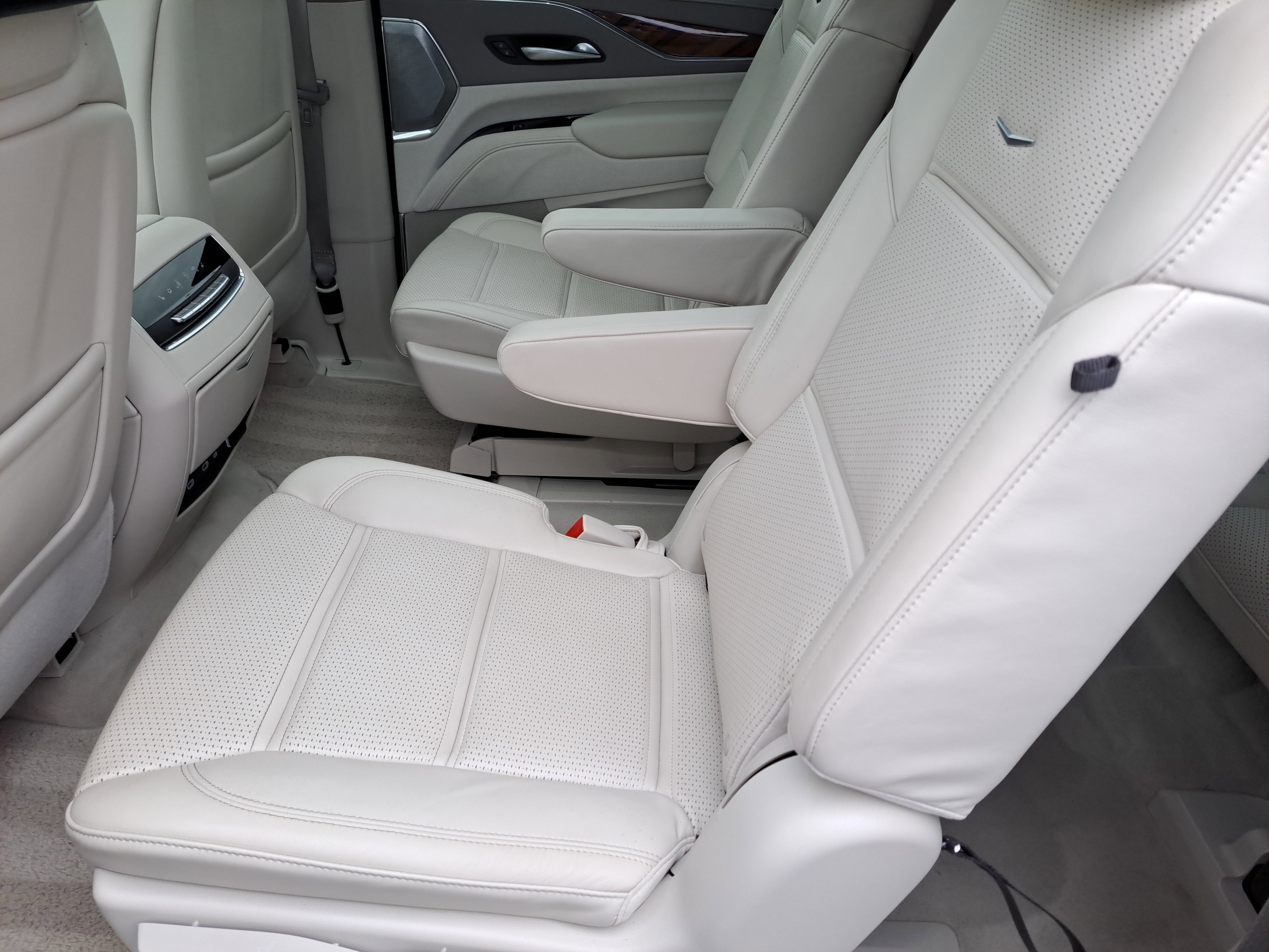 Used 2024 Cadillac Escalade ESV Sport Platinum w/ LPO, ONYX Package image 26