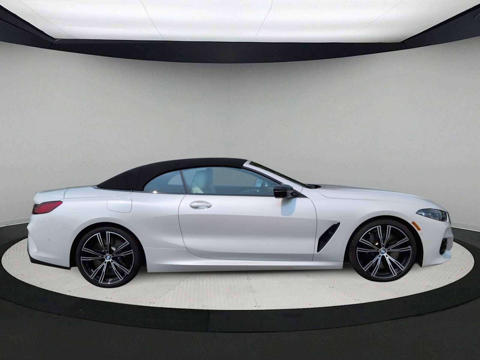 Used 2024 BMW M850i xDrive Convertible AWD/4WD image 9