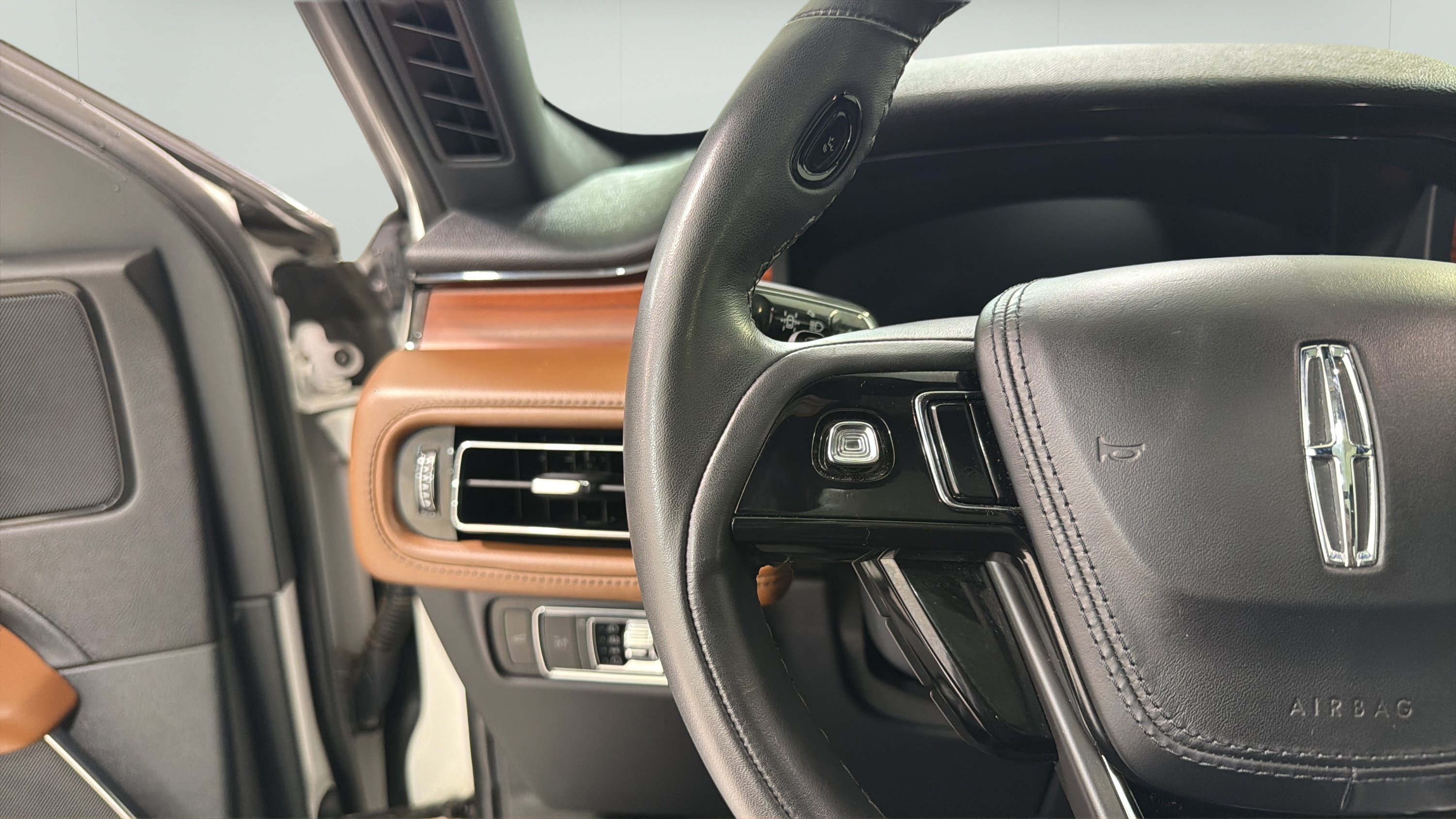 Used 2024 Lincoln Aviator Reserve w/ Elements Package Plus RWD image 13