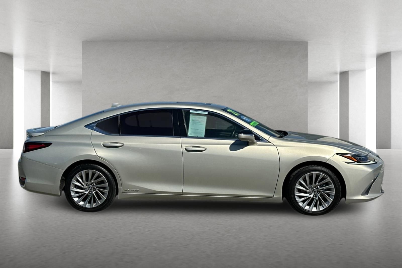 Used 2021 Lexus ES 300h 300h Luxury w/ Accessory Package 2 image 3