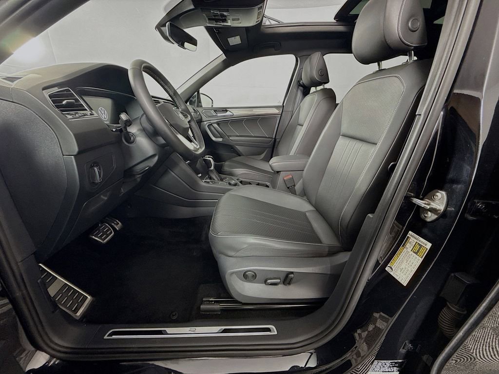 Used 2023 Volkswagen Tiguan SE R-Line AWD/4WD image 19