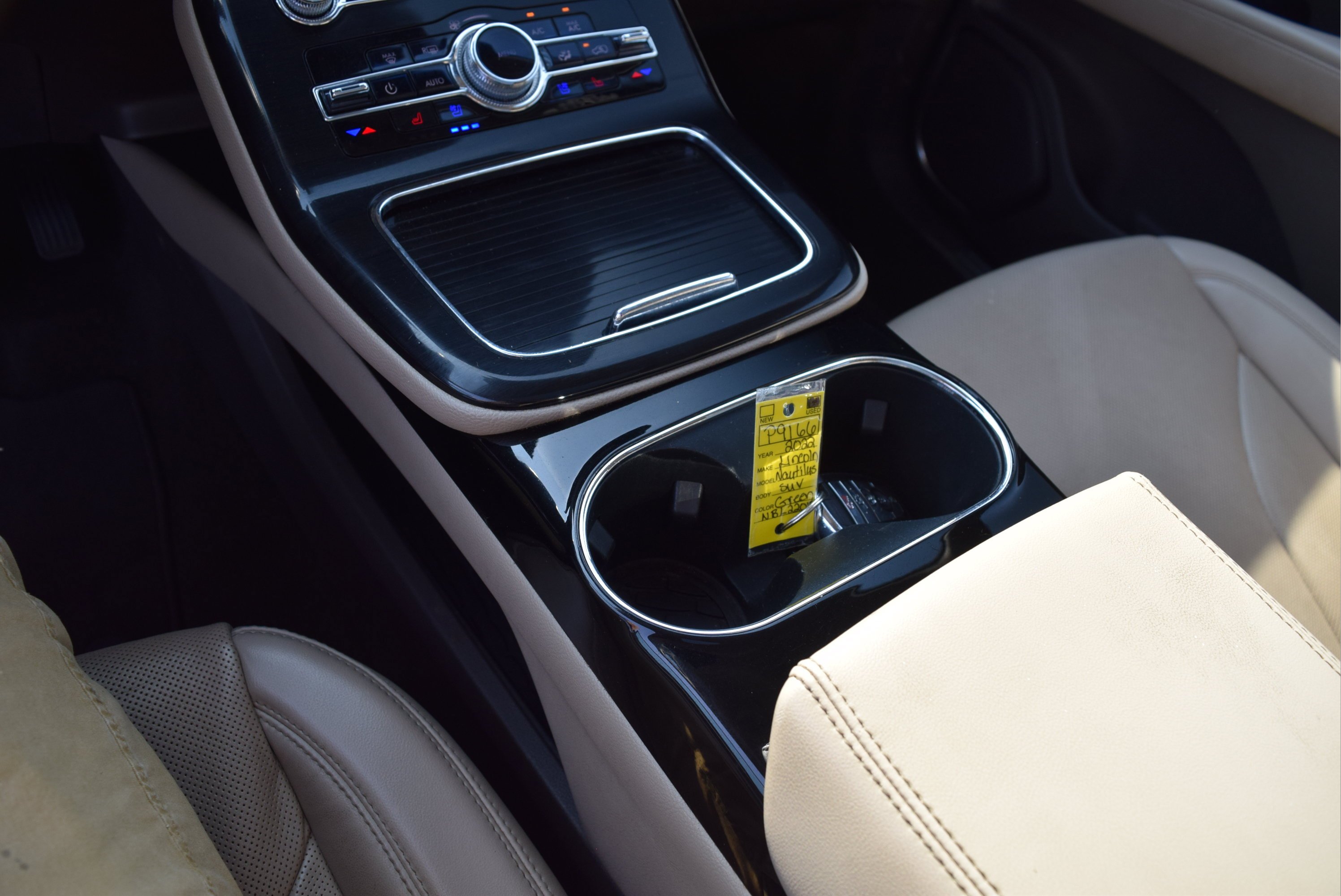 Used 2022 Lincoln Nautilus Reserve AWD/4WD image 16