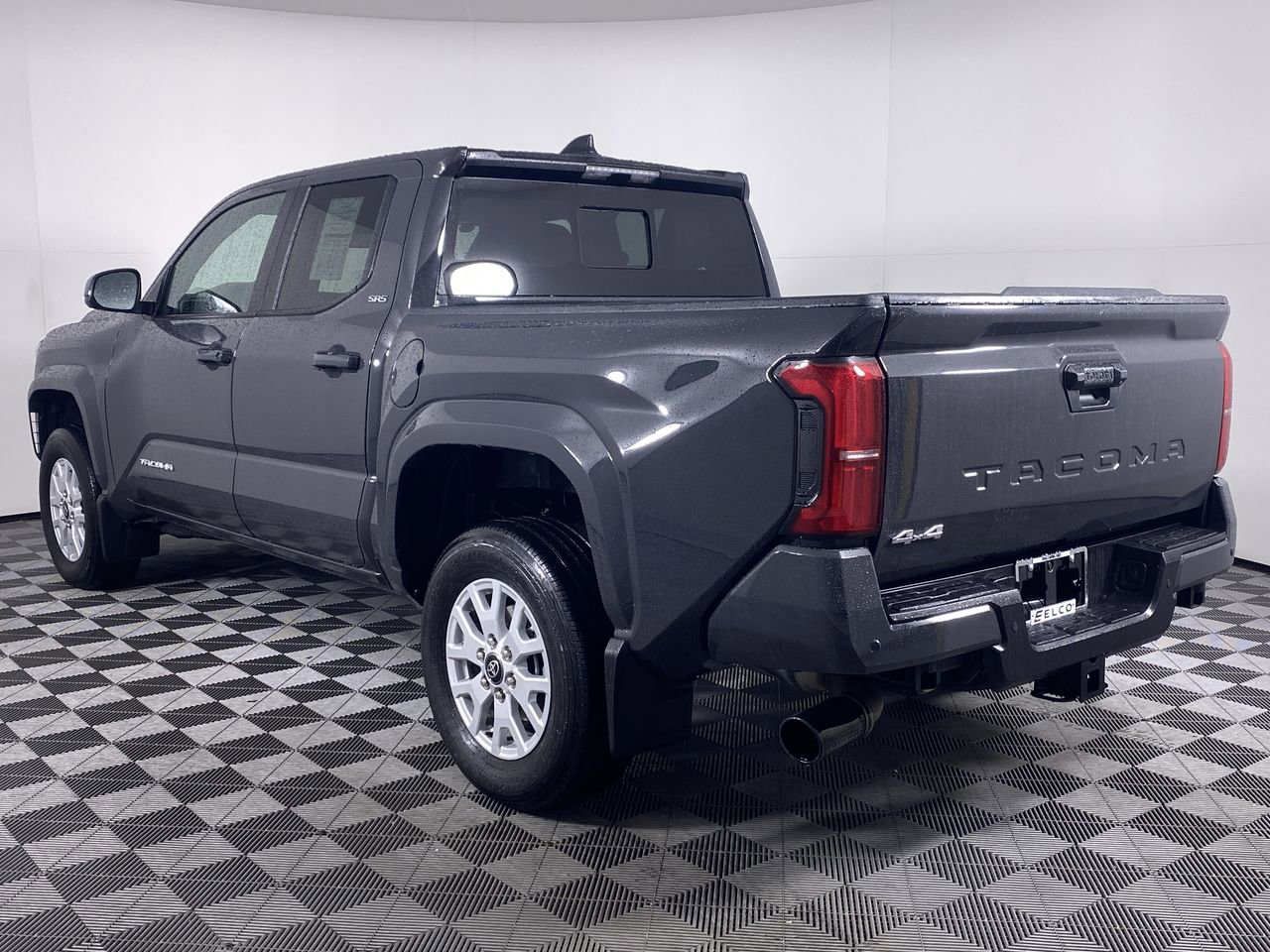 Used 2025 Toyota Tacoma SR5 w/ SR5 Upgrade Package AWD/4WD image 35