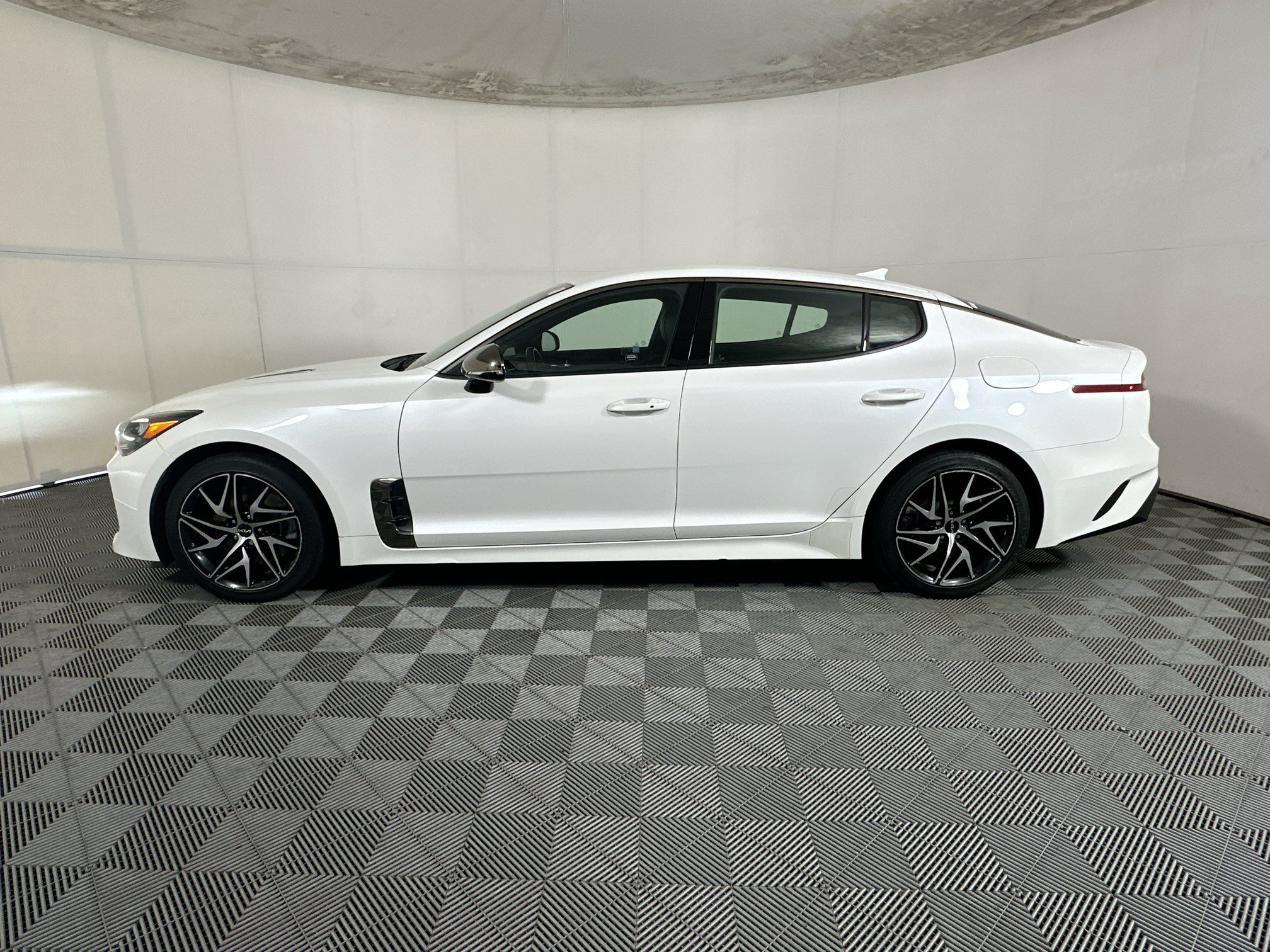 Used 2023 Kia Stinger GT-Line RWD image 6