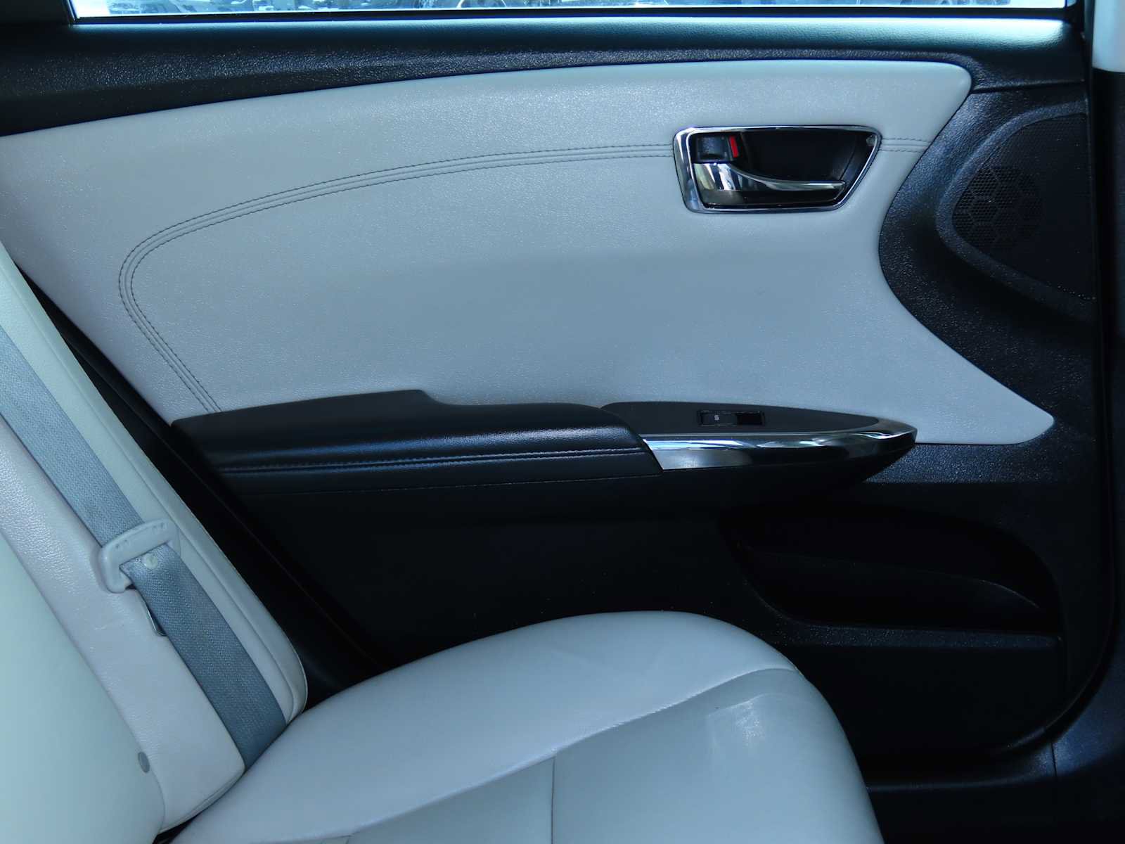 Used 2016 Toyota Avalon XLE image 24