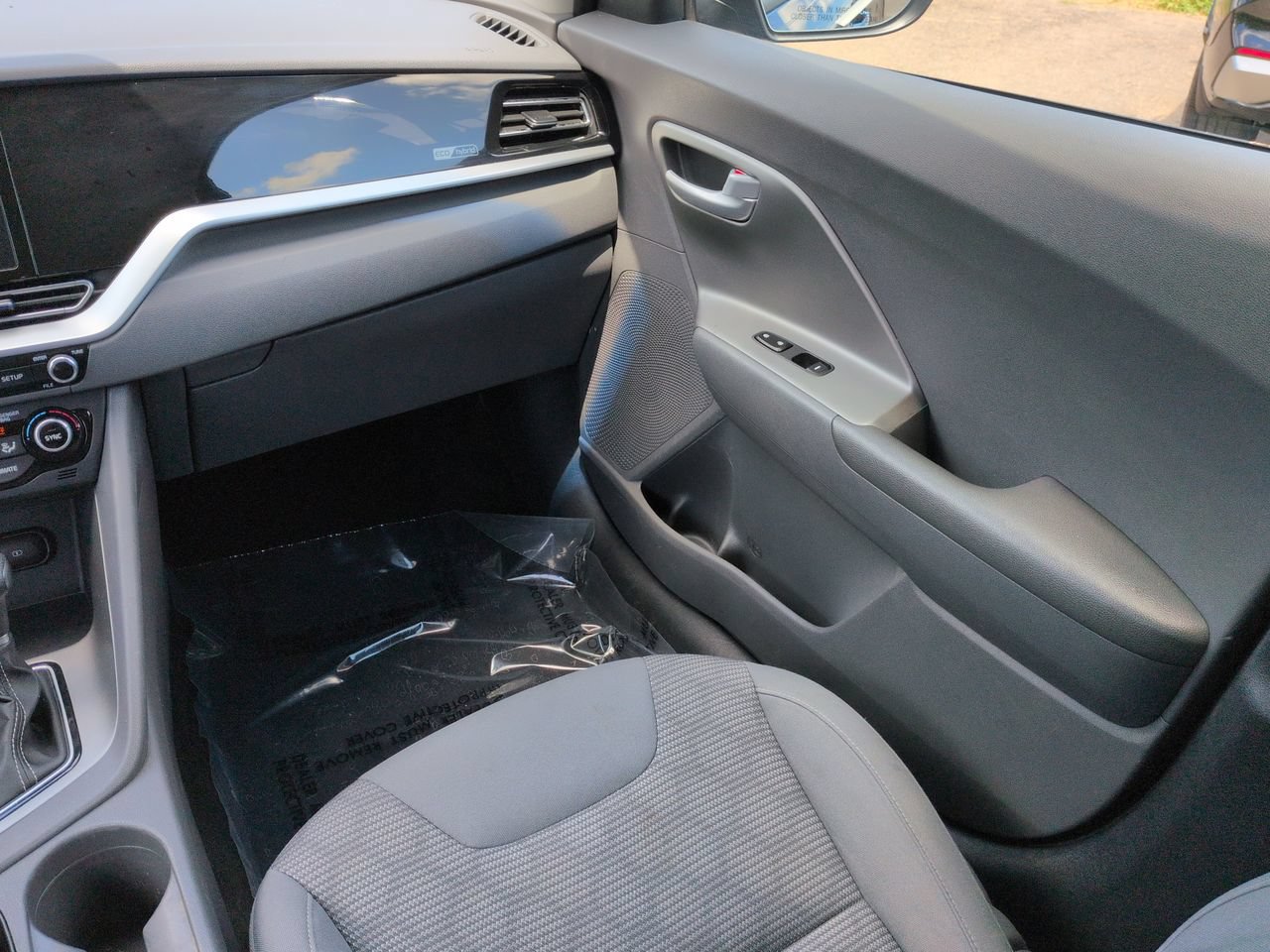 Used 2020 Kia Niro LX FWD image 17
