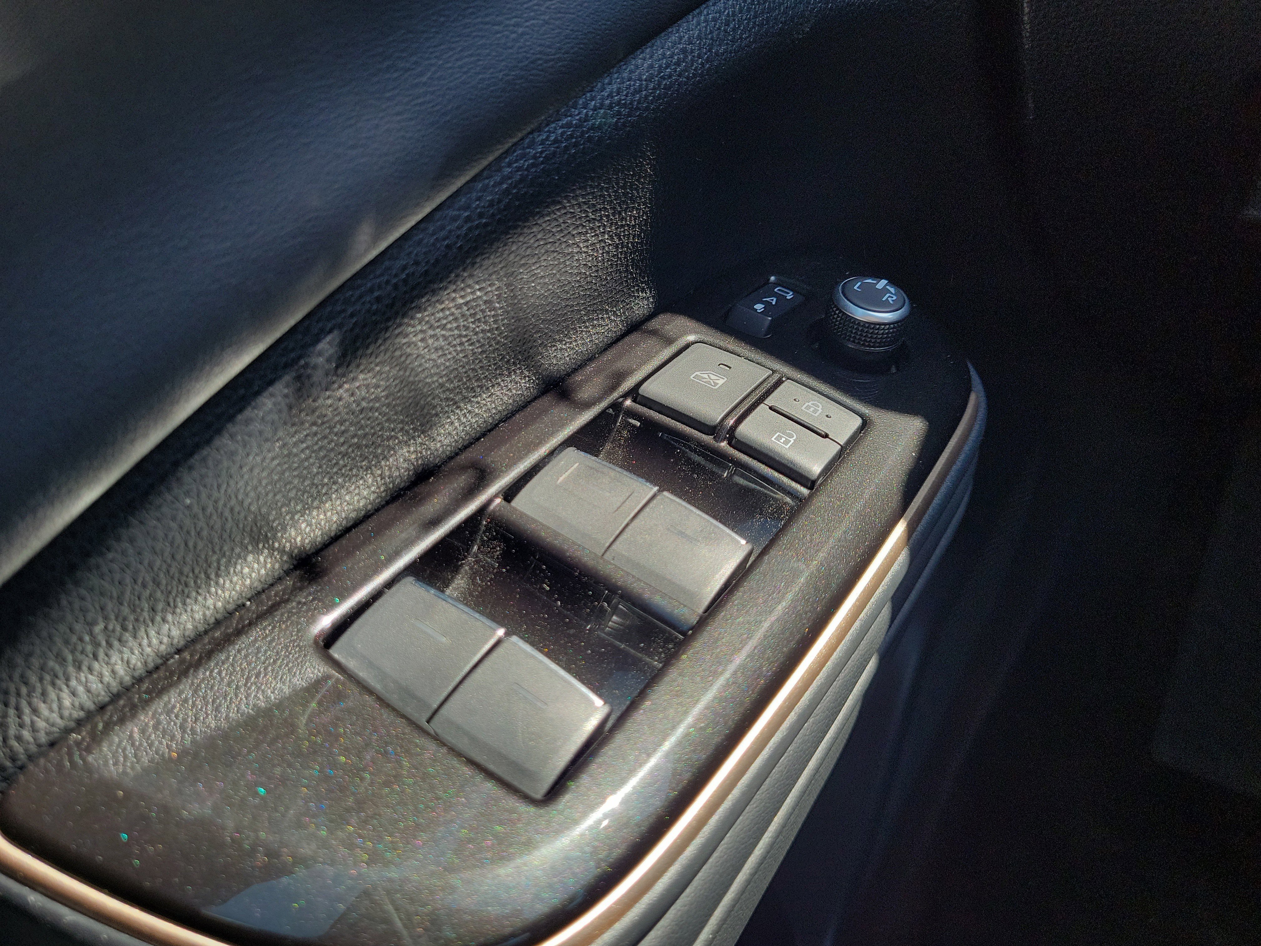 Used 2024 Toyota Crown Limited image 29