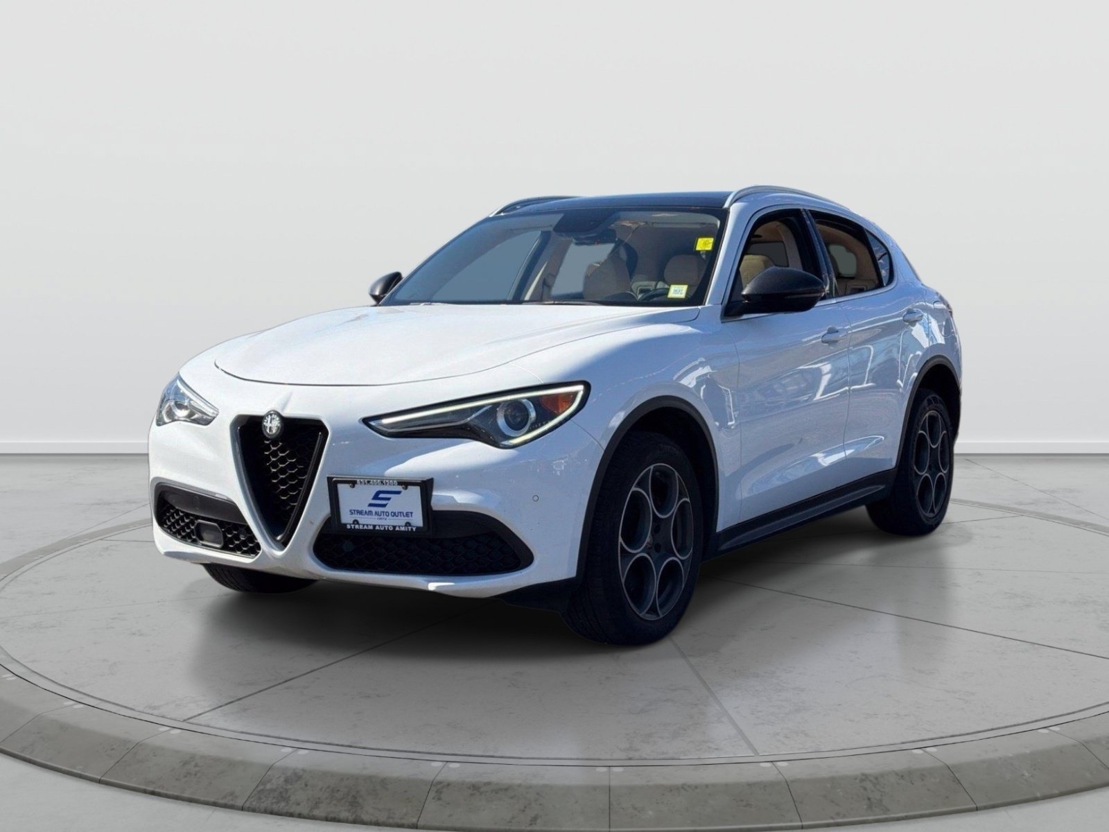 Used 2019 Alfa Romeo Stelvio Ti Lusso w/ Quick Order Package 22X Lusso AWD/4WD image 3