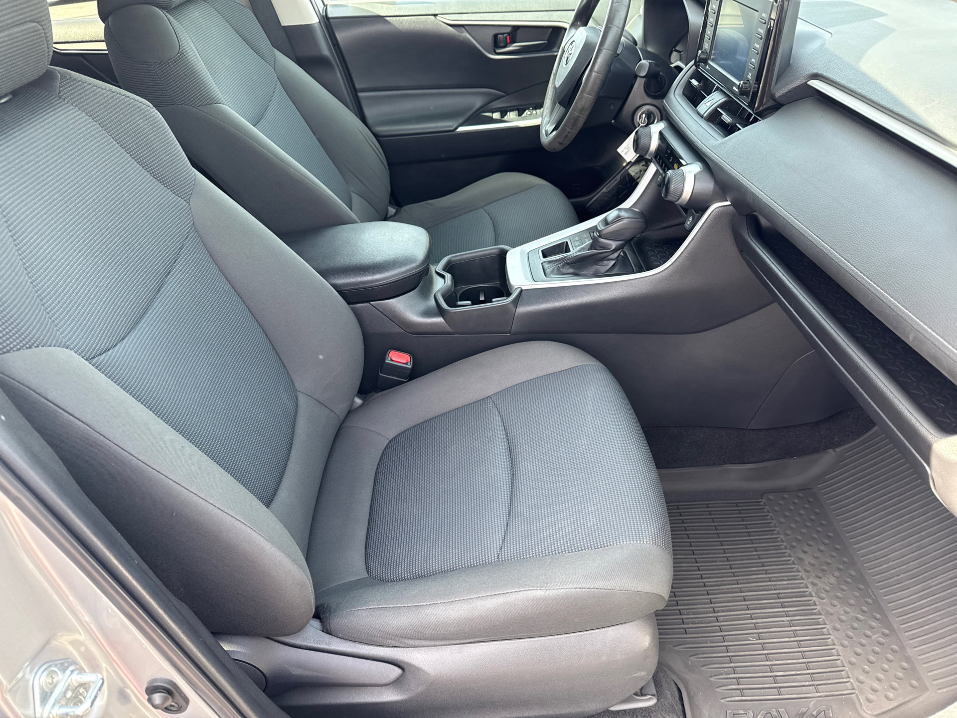 Used 2022 Toyota RAV4 LE image 13