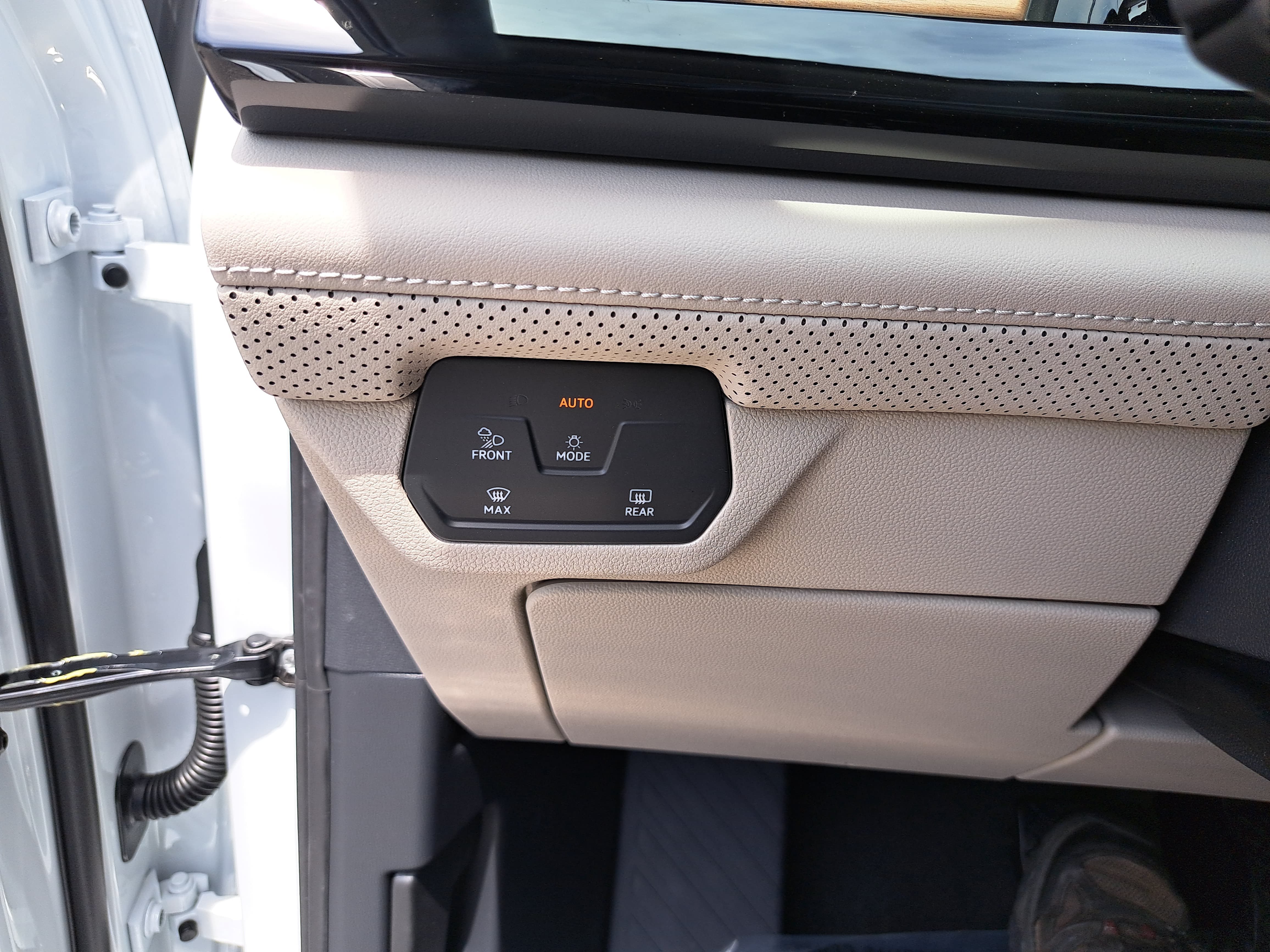 New 2026 Volkswagen Atlas SE FWD image 26