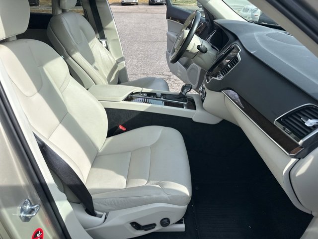Used 2016 Volvo XC90 T6 Momentum w/ Momentum Plus Package image 19