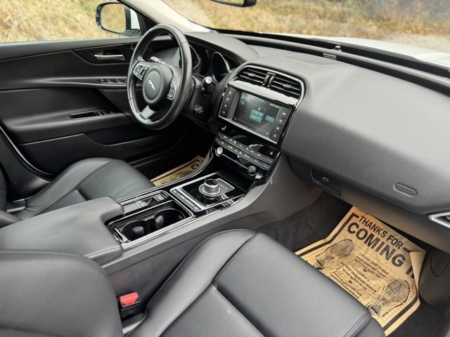 Used 2018 Jaguar XE Premium image 20