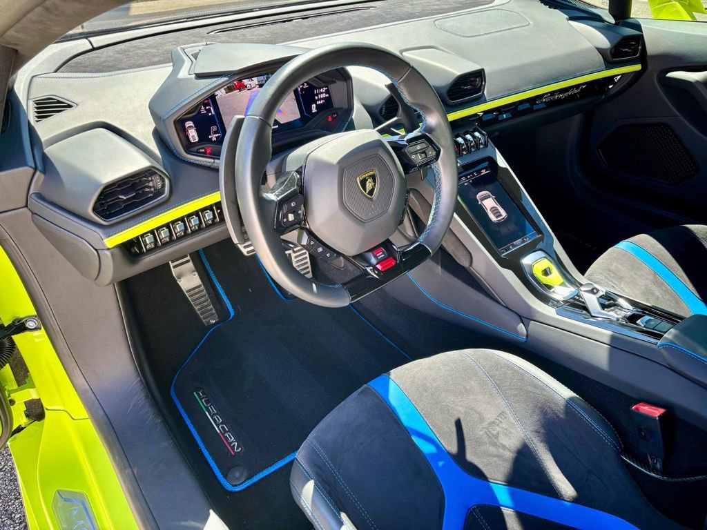 Used 2022 Lamborghini Huracan EVO image 18