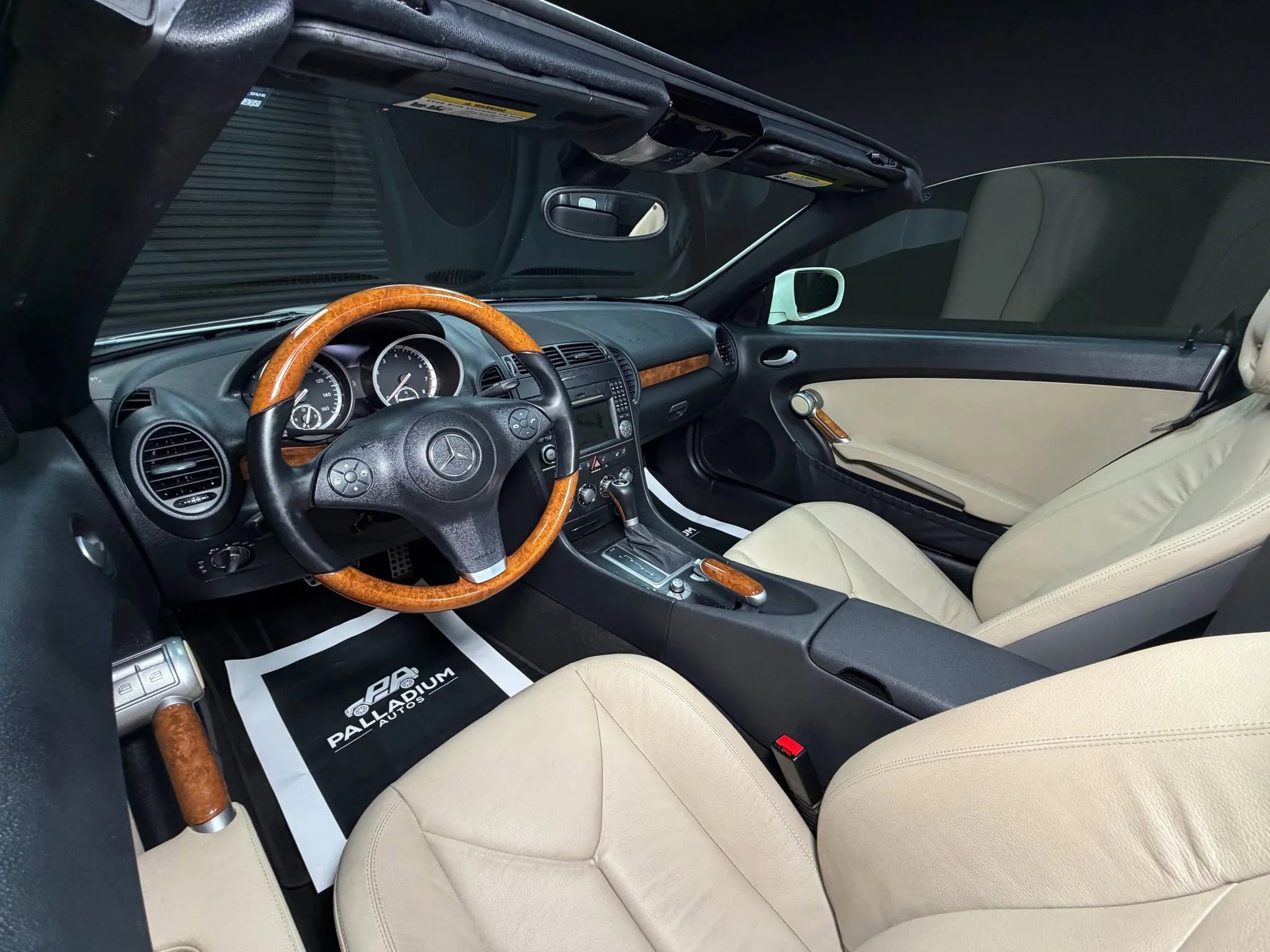 Used 2010 Mercedes-Benz SLK 300 image 21