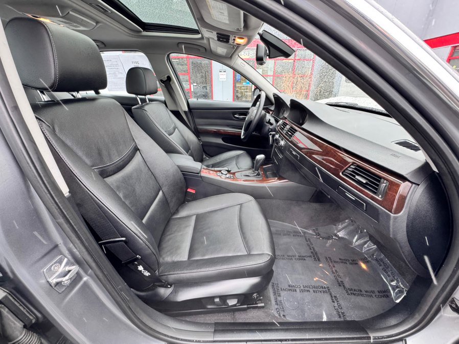 Used 2011 BMW 335i xDrive Sedan image 14