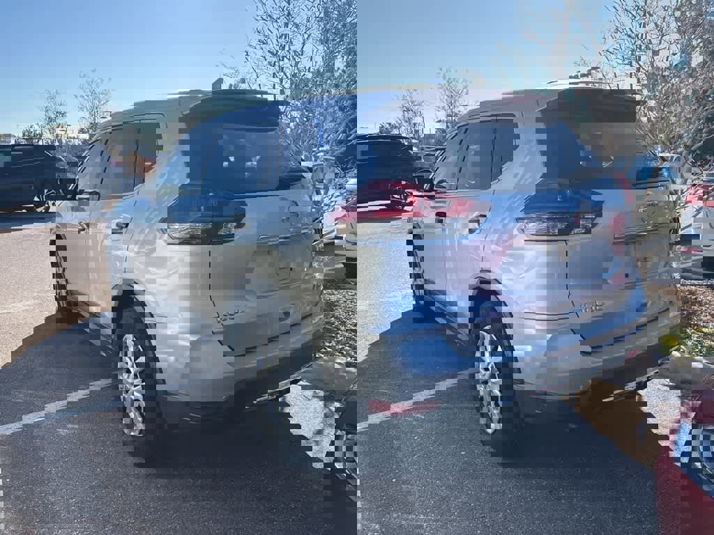 Used 2020 Nissan Rogue S image 2