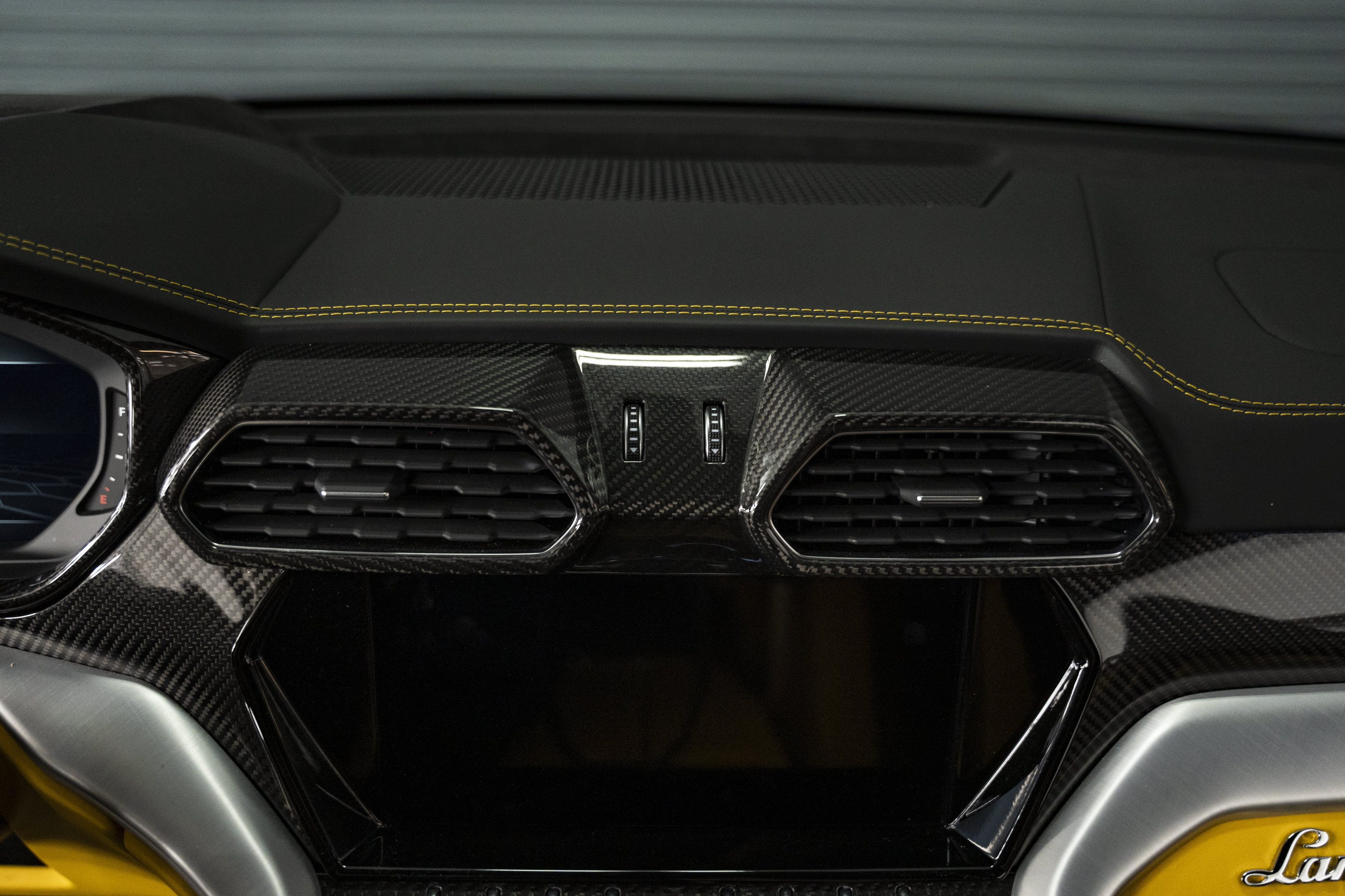 Used 2022 Lamborghini Urus AWD/4WD image 40