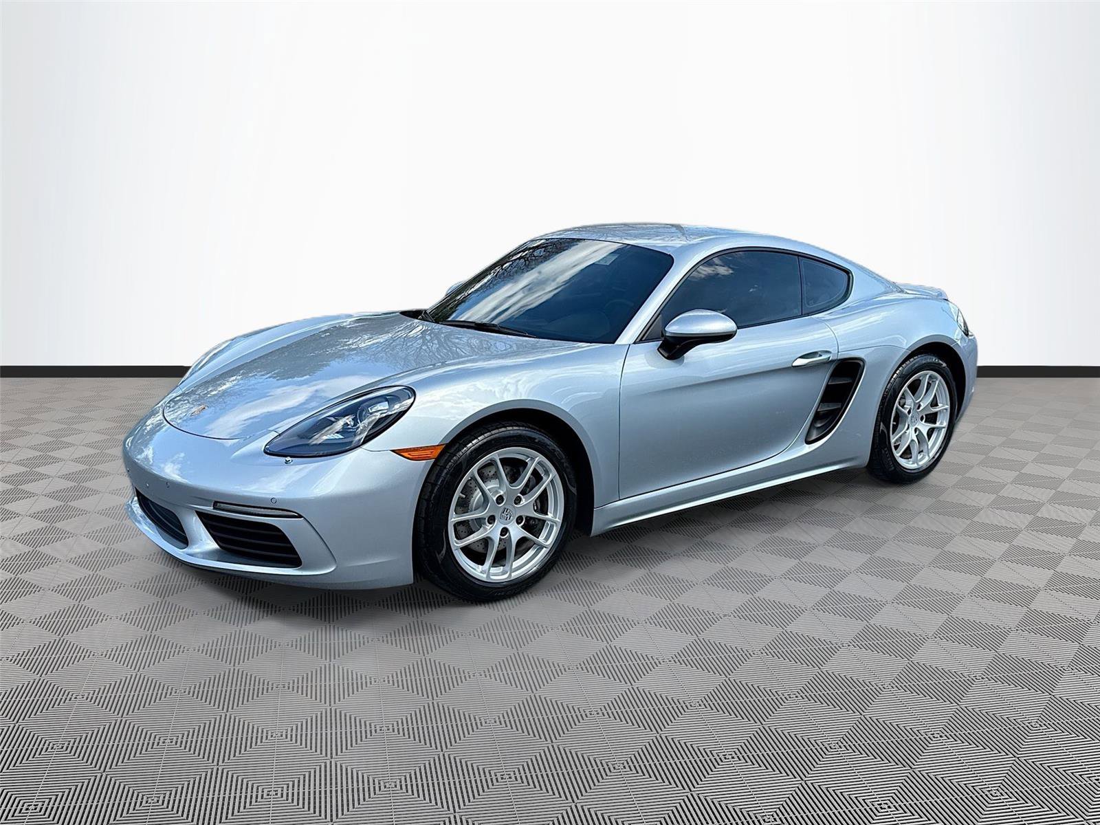 Used 2021 Porsche 718 Cayman image 3
