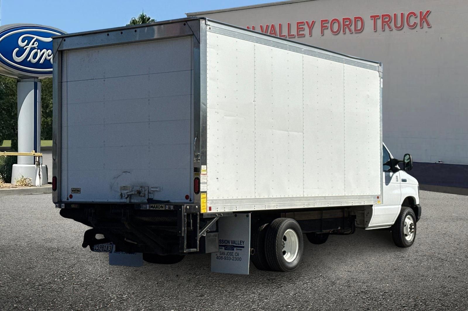 Used 2019 Ford E-450 and Econoline 450 Super Duty w/ Power Windows & Locks Group RWD image 4