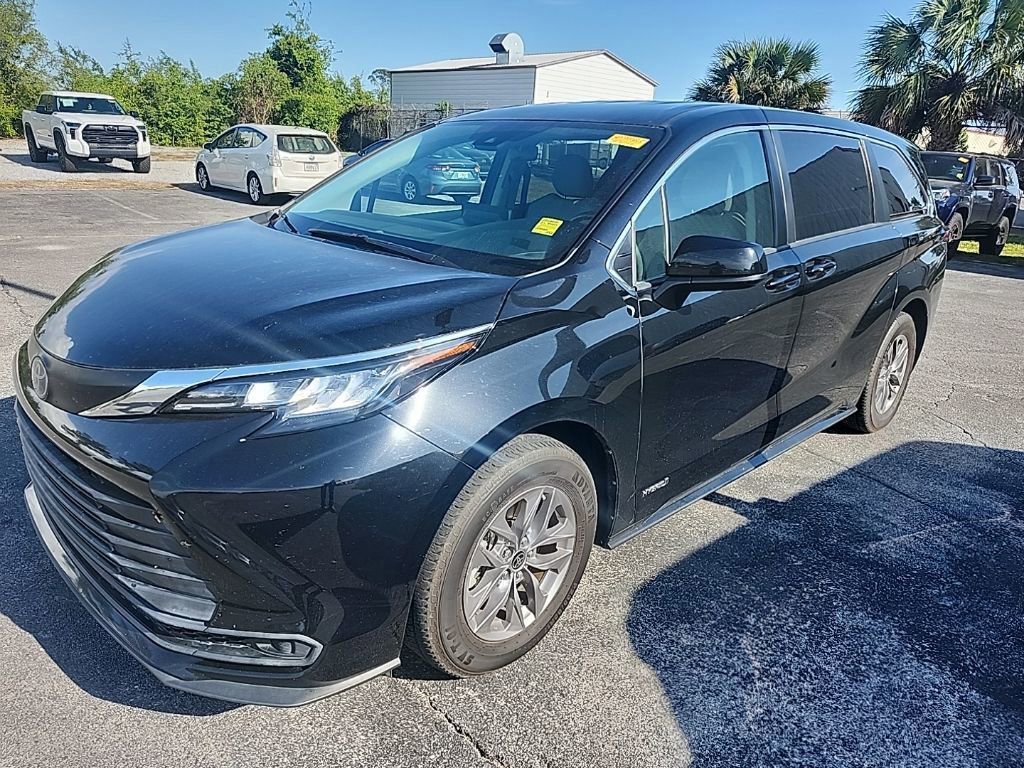 Used 2021 Toyota Sienna LE image 15