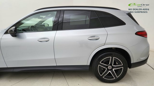 Used 2025 Mercedes-Benz GLC 300 4MATIC image 24