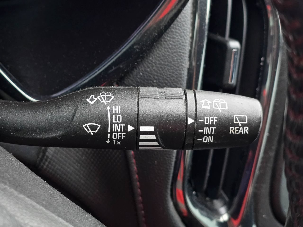Used 2022 Chevrolet Equinox RS w/ LPO, Floor Liner Package FWD image 22