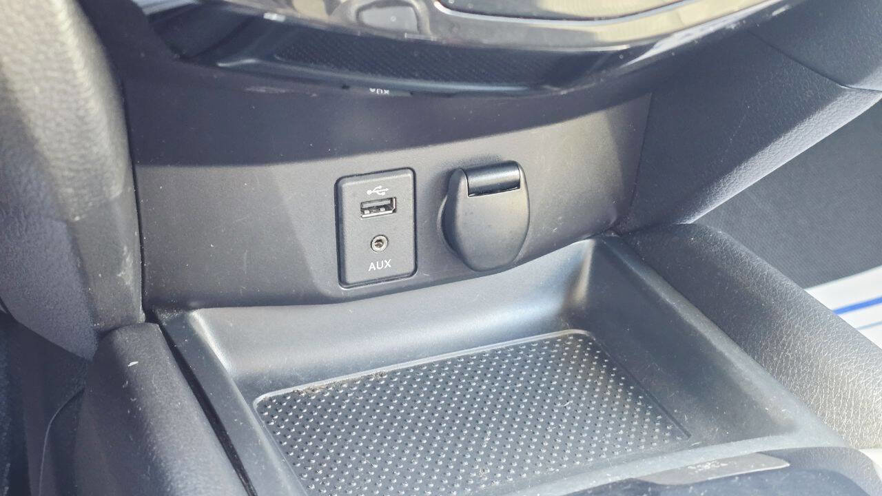 Used 2014 Nissan Rogue SV image 19