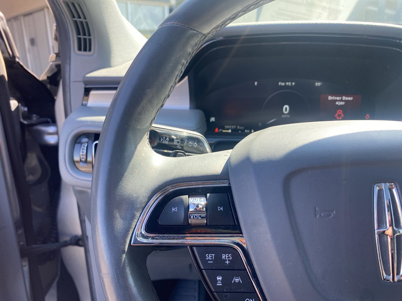 Used 2021 Lincoln Nautilus Reserve w/ Equipment Group 202A image 14