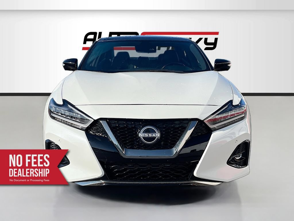 Used 2022 Nissan Maxima SR w/ Sport Mat Group FWD image 2