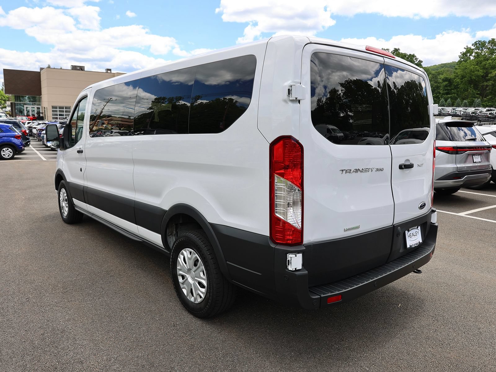 Used 2025 Ford Transit 350 XLT RWD image 5