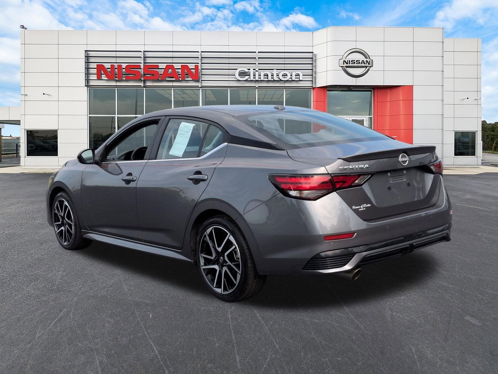 Used 2025 Nissan Sentra SR FWD image 5
