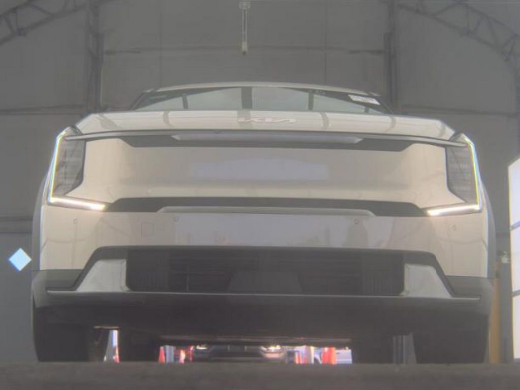 Used 2024 Kia EV9 Light Long Range image 3