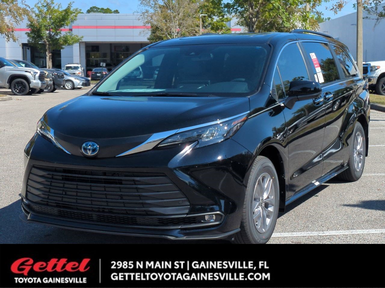 New 2025 Toyota Sienna XLE