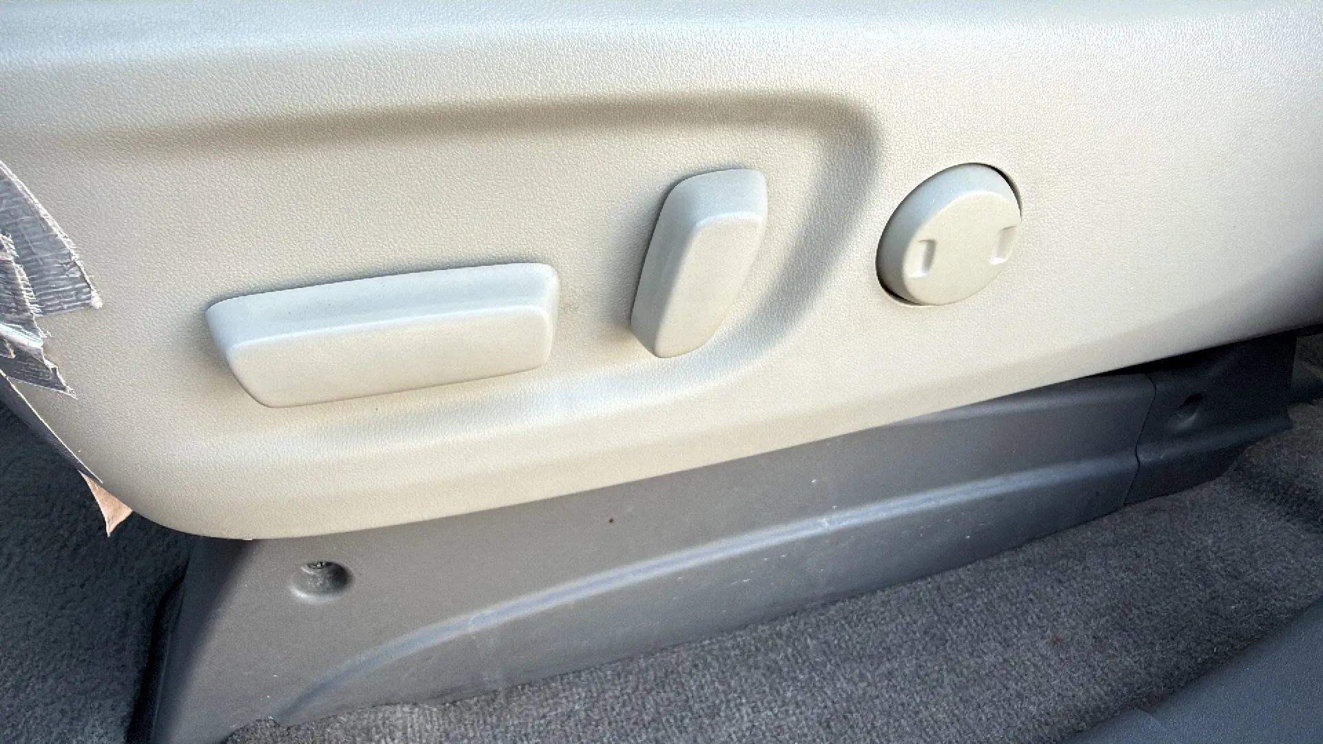 Used 2012 Toyota Sienna LE image 11