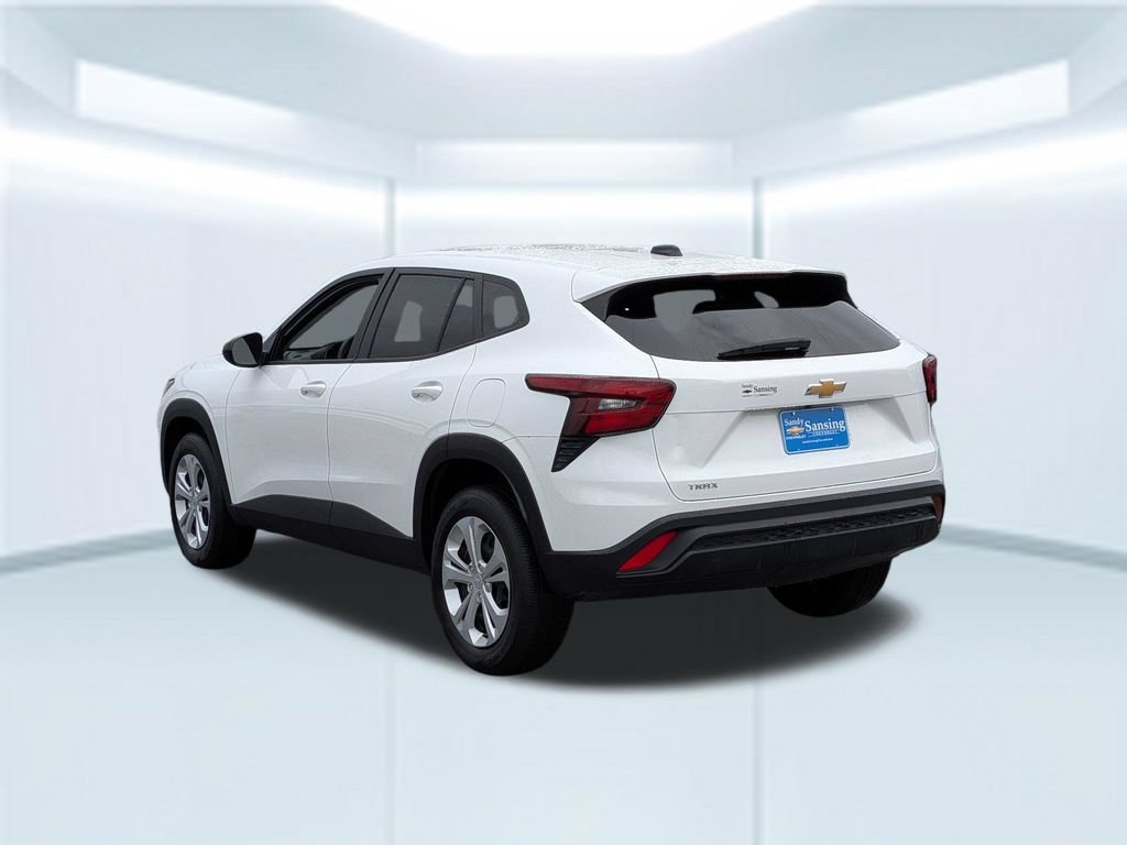 Used 2025 Chevrolet Trax LS FWD image 4
