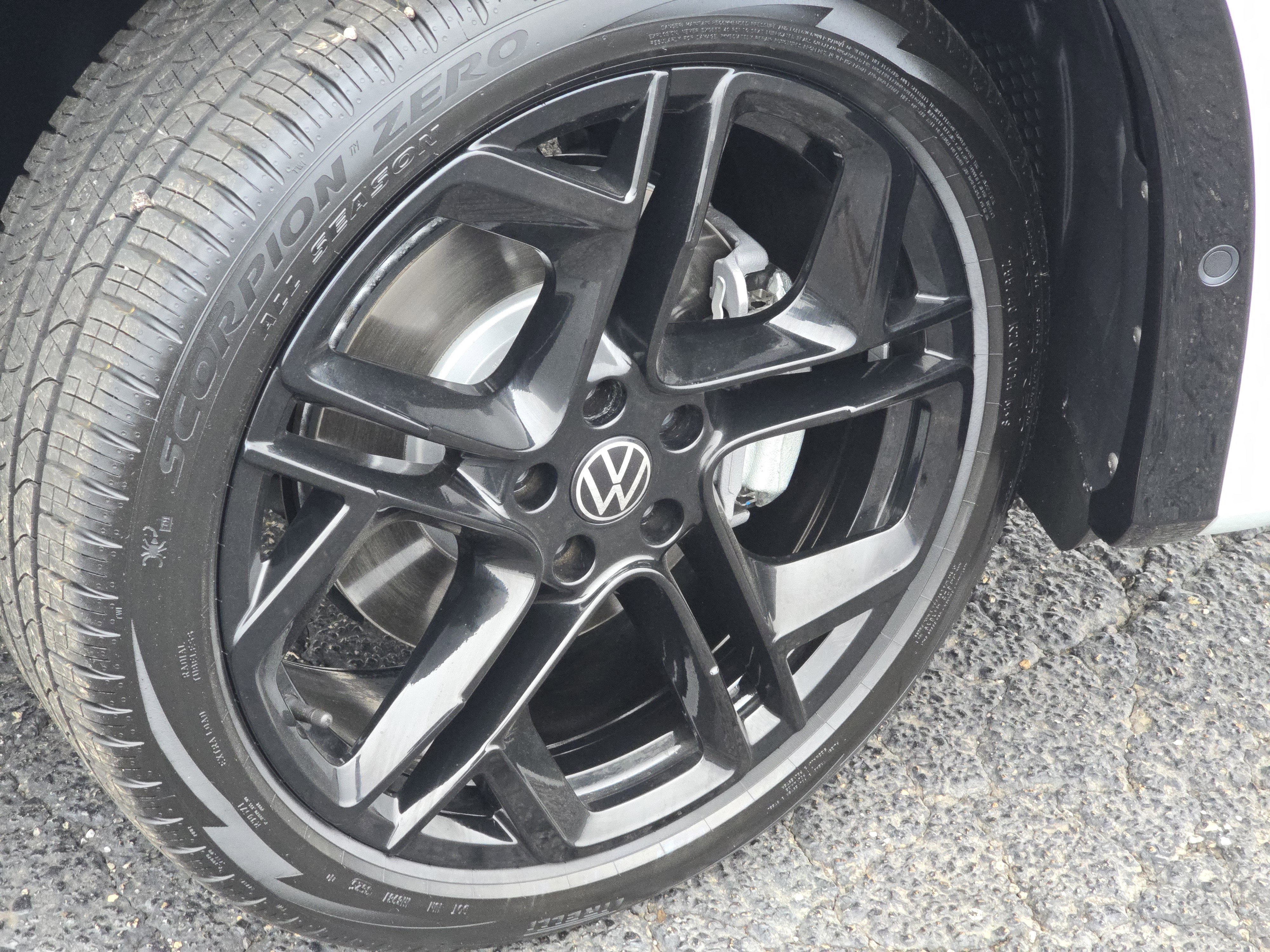 New 2026 Volkswagen Tiguan SE R-Line image 12