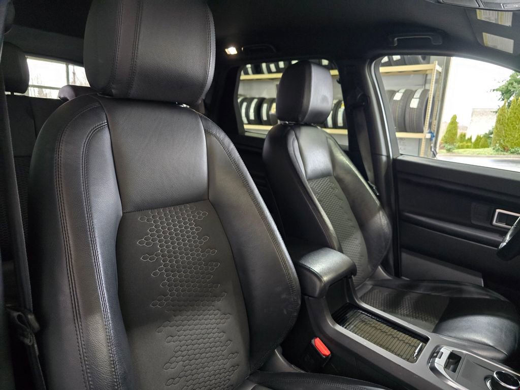 Used 2019 Land Rover Discovery Sport SE AWD/4WD image 27