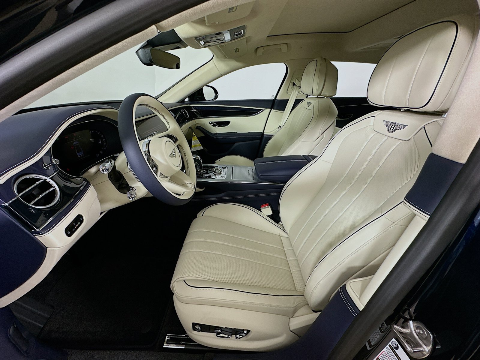 New 2026 Bentley Flying Spur V8 AWD/4WD image 36
