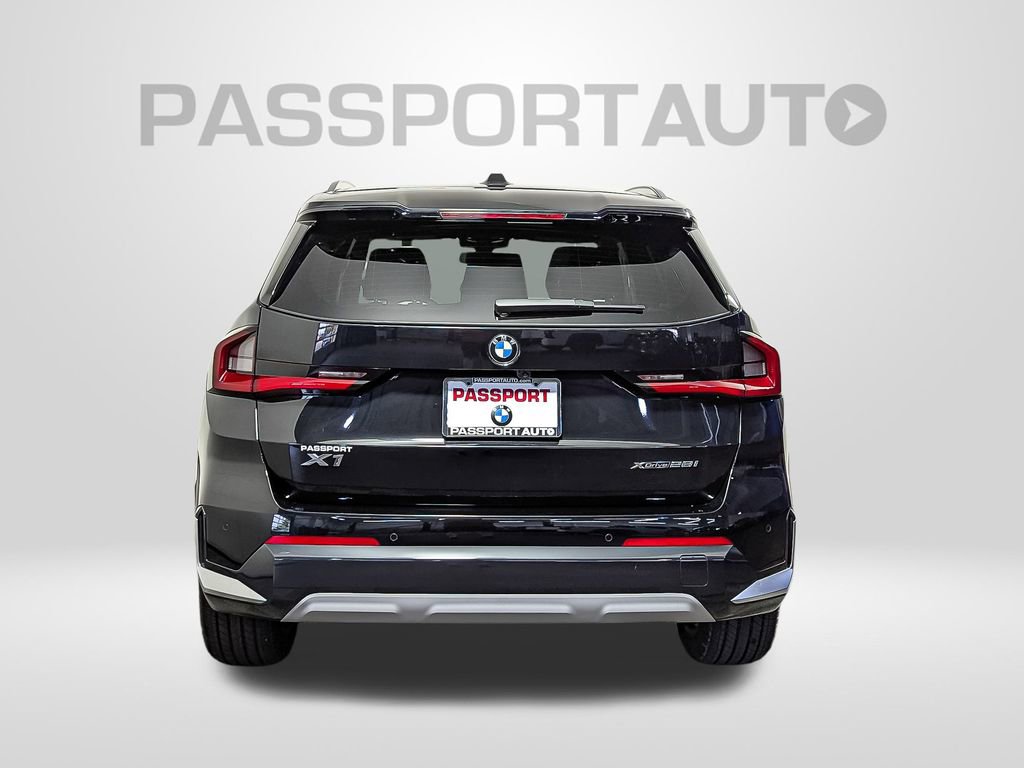 Used 2025 BMW X1 xDrive28i w/ Technology Package image 5