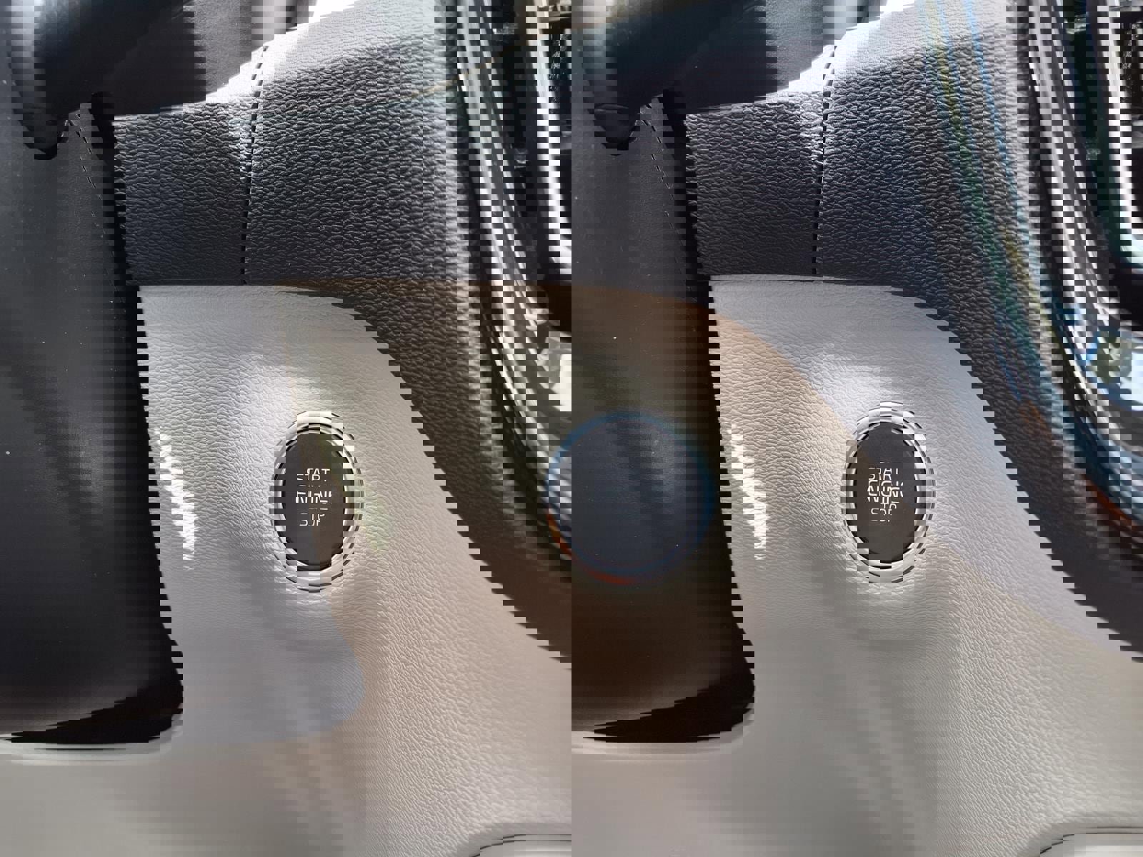 Certified 2023 Volvo XC40 B5 Plus w/ Driver Assist Package image 28